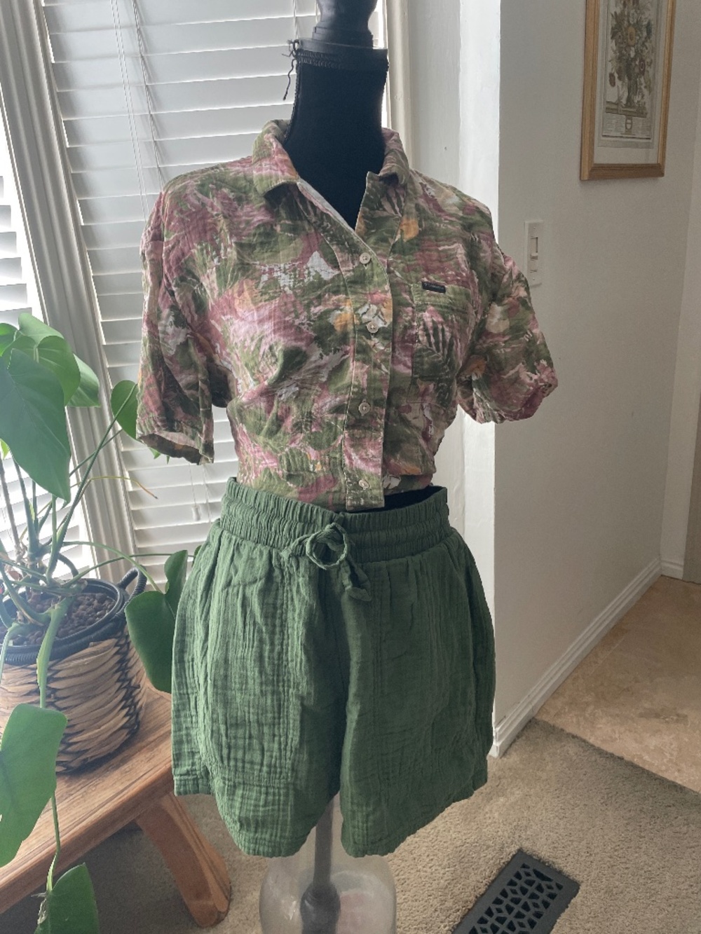 Columbia Women’s Large Green Pull On Shorts Elastic Waist Outdoor Casual - Picture 1 of 3